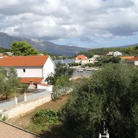 Casa vacanze Cozy Vacation House With Fireplace And Big Terase,close To The Sea Lumbarda