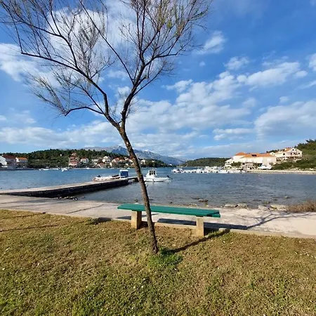 Cozy Vacation House With Fireplace And Big Terase,close To The Sea * Lumbarda